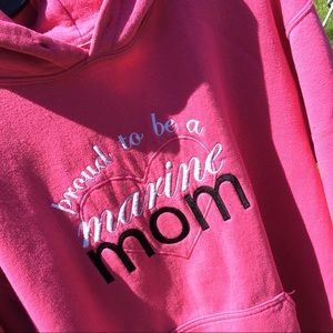 Proud mom of a marine hoodie sweatshirt Medium,